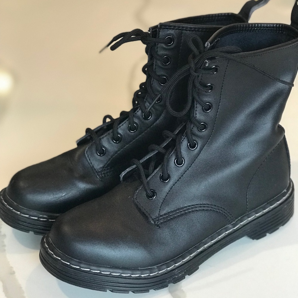 Sketchers Boots NWOT